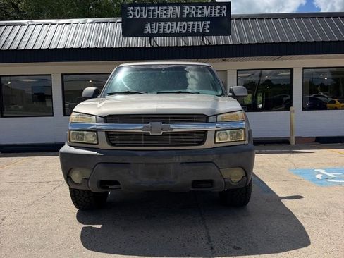 Used 2003 Chevrolet Avalanche 2WD image 2
