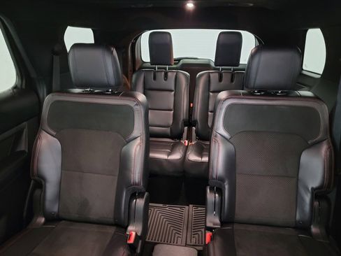Used 2019 Ford Explorer XLT w/ Equipment Group 202A FWD image 13