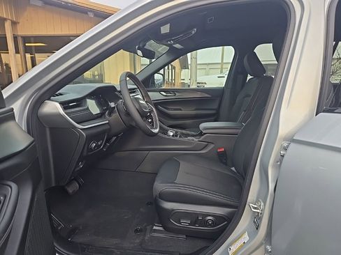 New 2026 Jeep Grand Cherokee L Laredo image 6