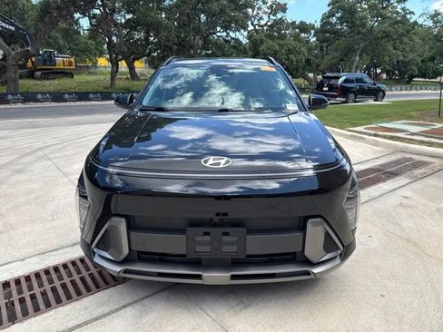 Used 2024 Hyundai Kona Limited FWD image 7