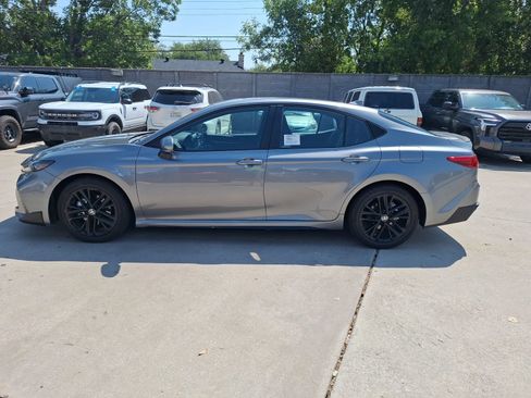 Used 2026 Toyota Camry SE FWD image 3