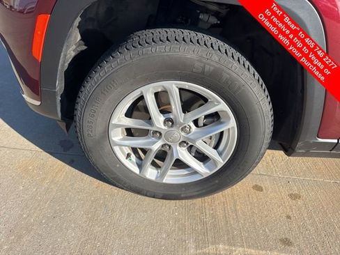 Used 2023 Jeep Grand Cherokee L Laredo image 9