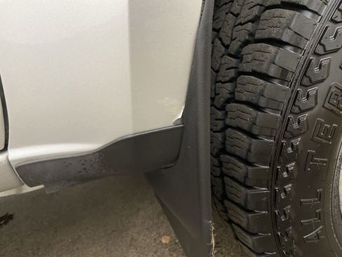 Used 2017 GMC Canyon SLE w/ All Terrain Package image 32