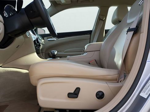 Used 2013 Chrysler 300 w/ Driver Convenience Group image 34