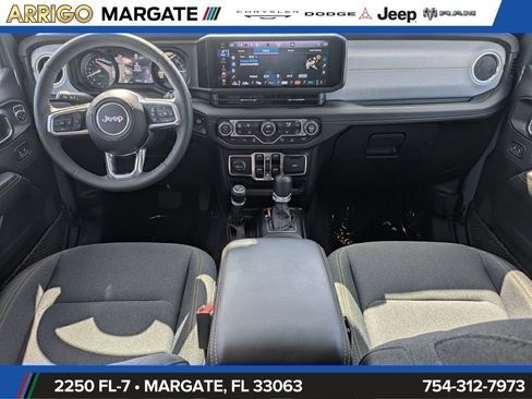 Used 2025 Jeep Wrangler Unlimited Sahara w/ Safety Group AWD/4WD image 15