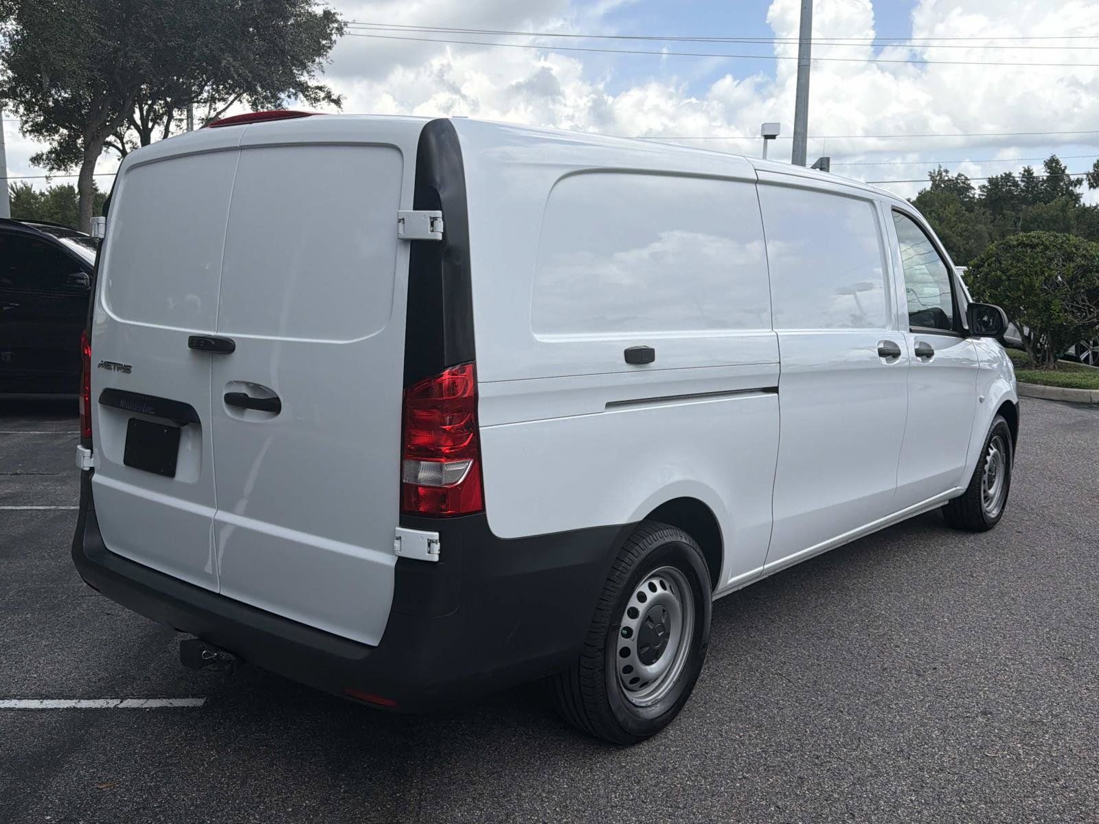 Used 2023 Mercedes-Benz Metris image 6