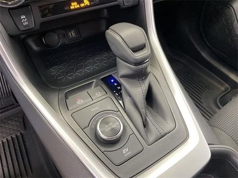 Used 2025 Toyota RAV4 LE image 29