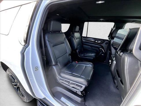 Used 2024 GMC Yukon XL Denali w/ Advanced Technology Package image 29