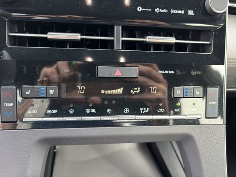 Certified 2019 Toyota Avalon Limited w/ Advanced Safety Package FWD image 11
