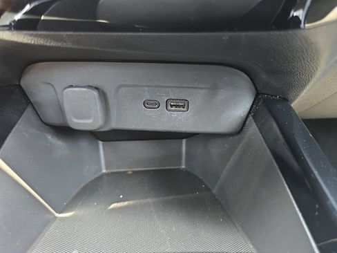 Used 2025 Chevrolet Trax LT w/ LT Convenience Package FWD image 6