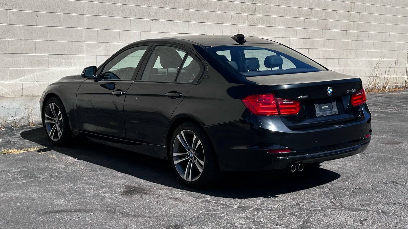 Used 2013 BMW 328i xDrive Sedan w/ Premium Pkg AWD/4WD image 3