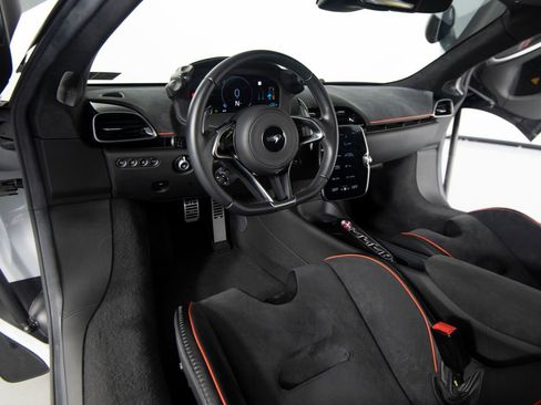 Used 2023 McLaren Artura image 14