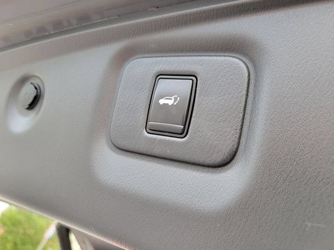 Used 2018 Nissan Pathfinder SL w/ Midnight Edition Package AWD/4WD image 32