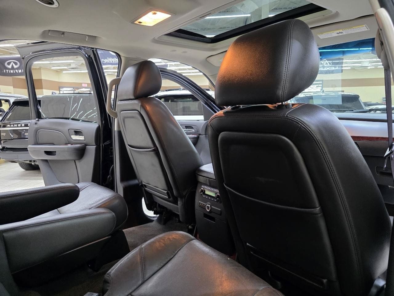 Used 2012 Cadillac Escalade Luxury RWD image 24