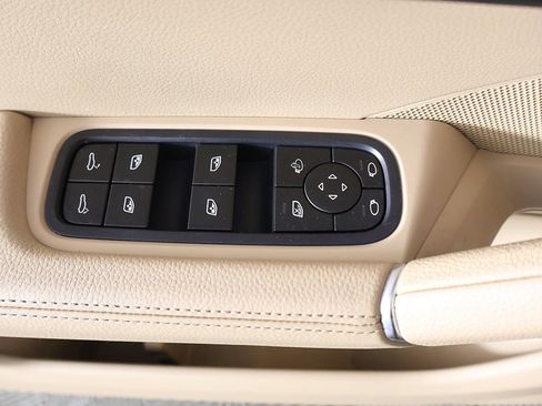 Used 2023 Porsche Cayenne Platinum Edition image 37