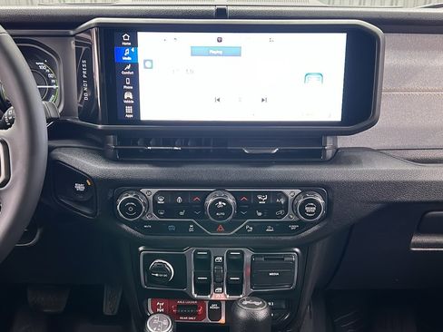 Used 2024 Jeep Wrangler Unlimited image 20