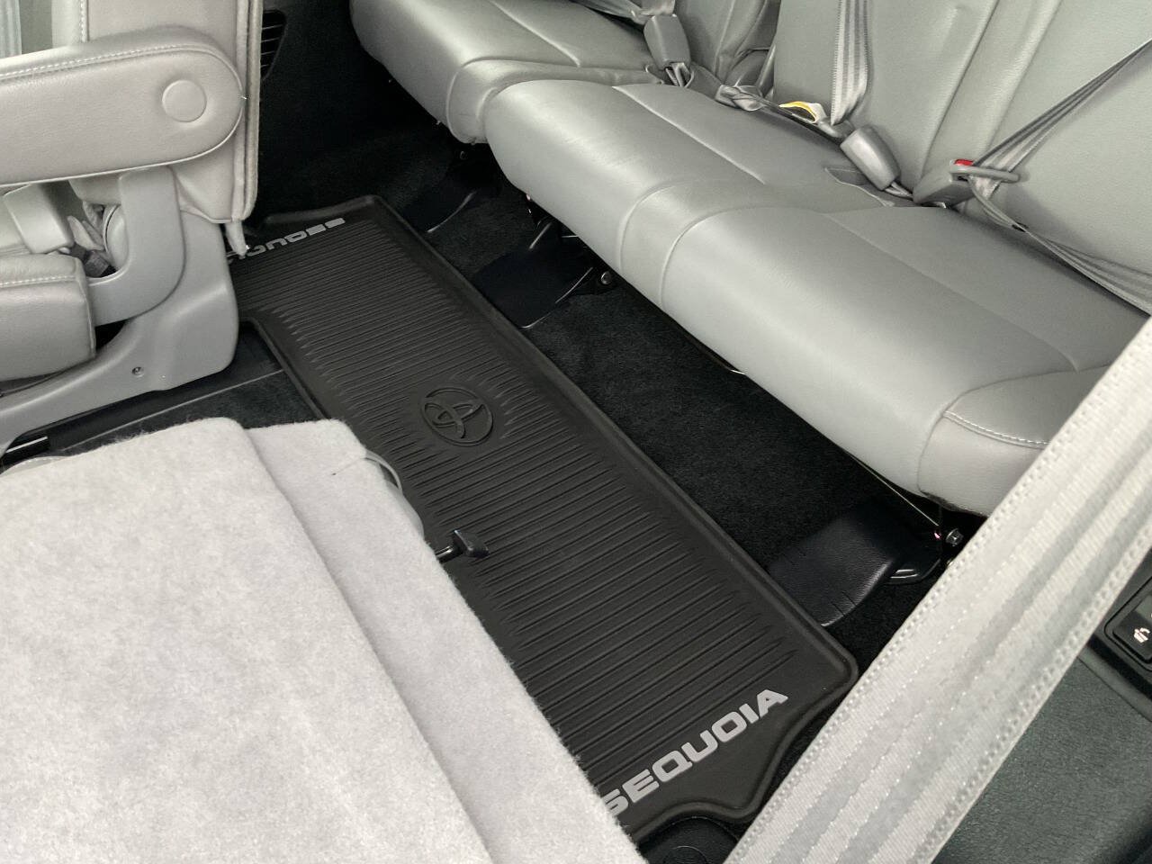 Used 2018 Toyota Sequoia Limited w/ Safety & Convenience Package AWD/4WD image 42