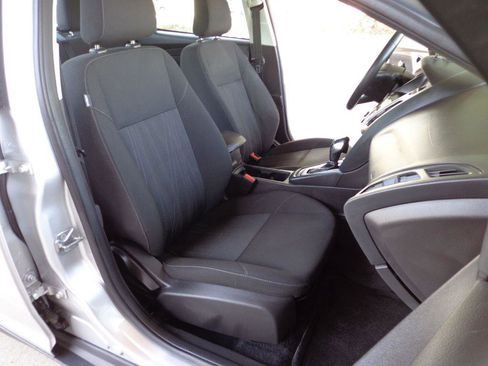 Used 2018 Ford Focus SEL w/ Cold Weather Package FWD image 17