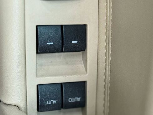 Used 2012 Lincoln MKZ Hybrid image 23