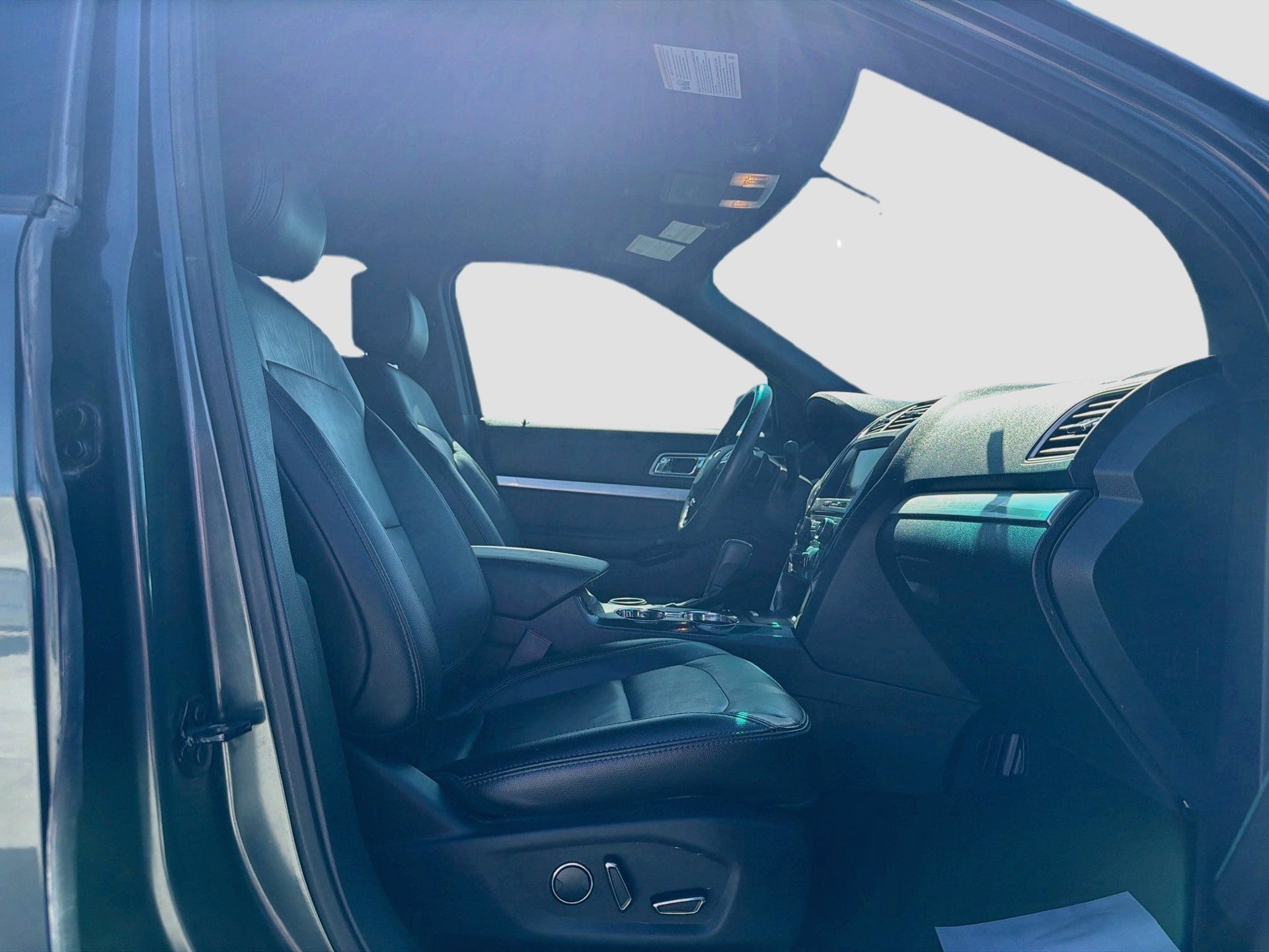 Used 2016 Ford Explorer XLT FWD image 32