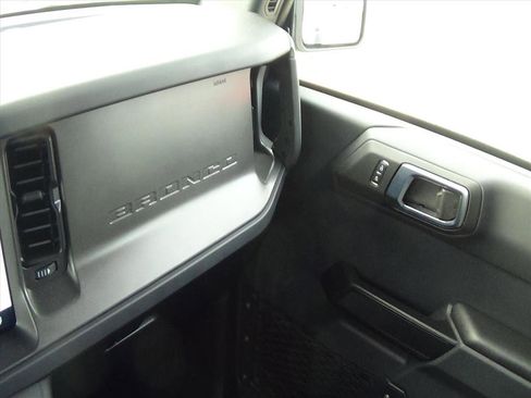 Used 2025 Ford Bronco Big Bend image 30