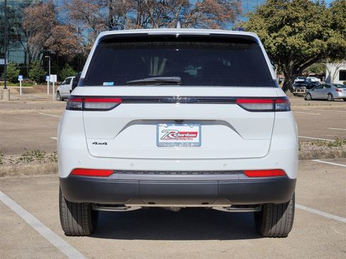 New 2026 Jeep Grand Cherokee Altitude image 5