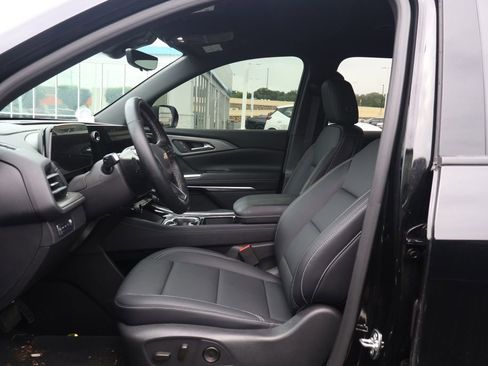 Used 2026 Chevrolet Traverse LT w/ Driver Confidence Package AWD/4WD image 9