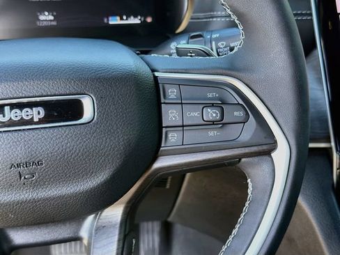 Used 2025 Jeep Grand Cherokee Limited RWD image 37