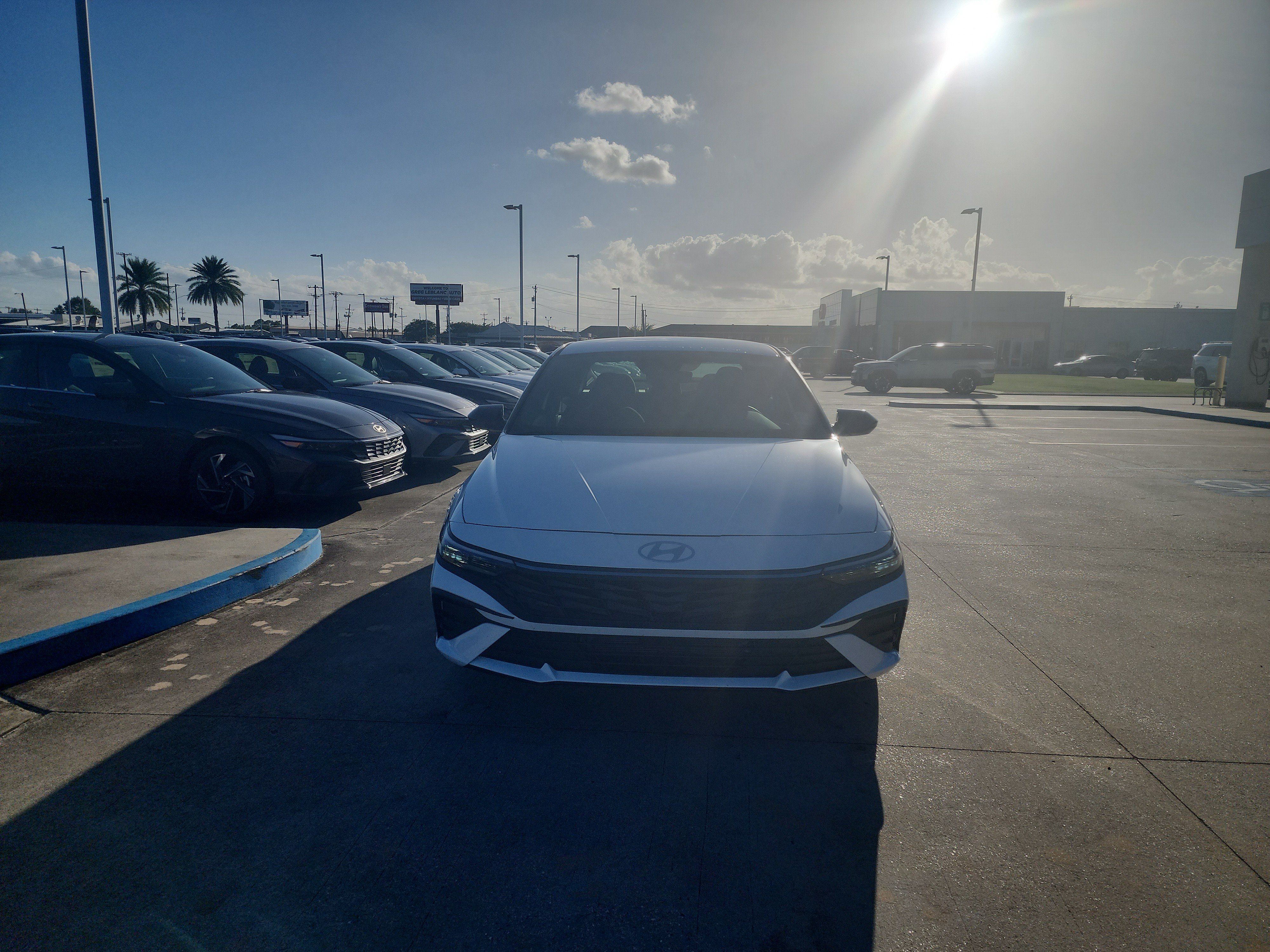 Used 2025 Hyundai Elantra SEL FWD image 2