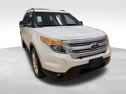 Used 2014 Ford Explorer XLT w/ Equipment Group 202A image 8