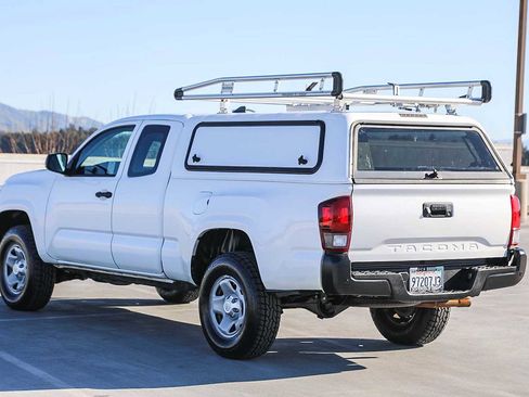 Certified 2018 Toyota Tacoma SR image 7