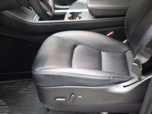 Used 2023 Tesla Model Y Performance image 18