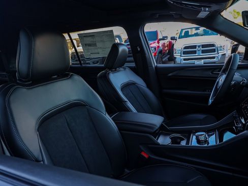 New 2025 Jeep Grand Cherokee L Altitude image 21