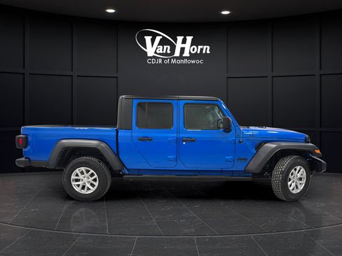 Used 2023 Jeep Gladiator Sport AWD/4WD image 8