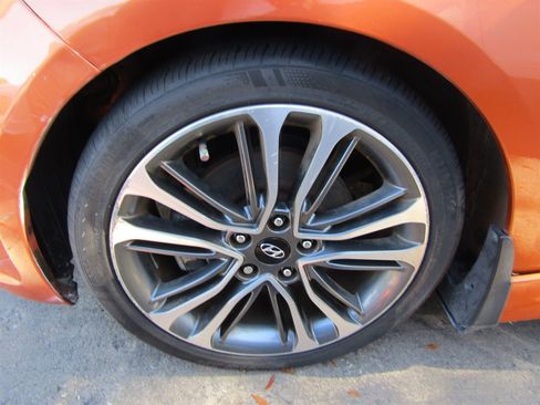 Used 2016 Hyundai Veloster Turbo image 9