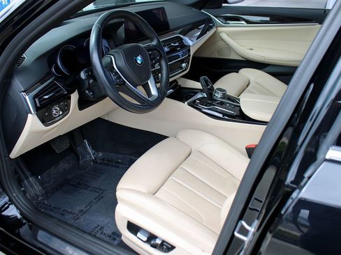 Used 2017 BMW 530i RWD image 14