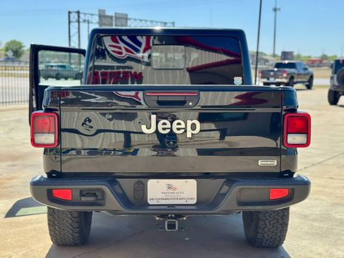 Used 2023 Jeep Gladiator Overland AWD/4WD image 6