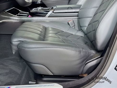 Used 2023 BMW 760i xDrive w/ Executive Package AWD/4WD image 26