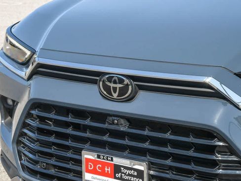 Used 2025 Toyota Grand Highlander FWD image 5