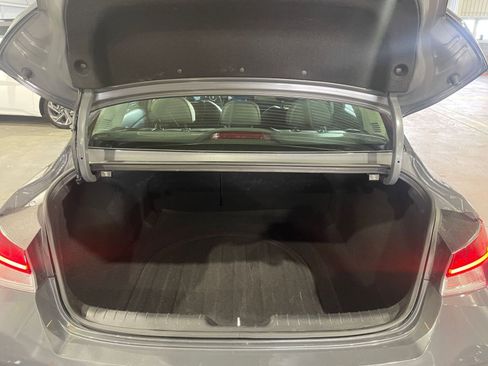 Used 2025 Hyundai Elantra Limited image 32