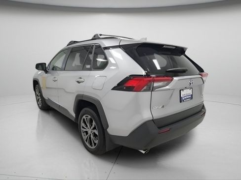 Used 2022 Toyota RAV4 XLE Premium AWD/4WD image 5