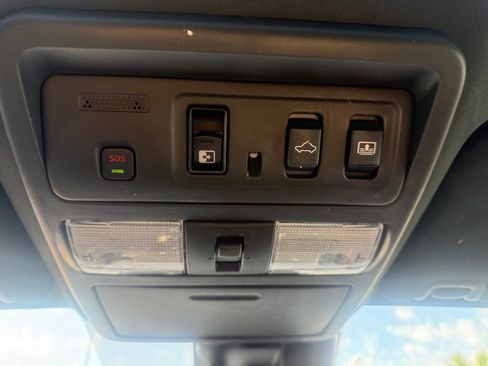 Used 2024 Nissan Titan Platinum Reserve w/ Moonroof Package RWD image 35