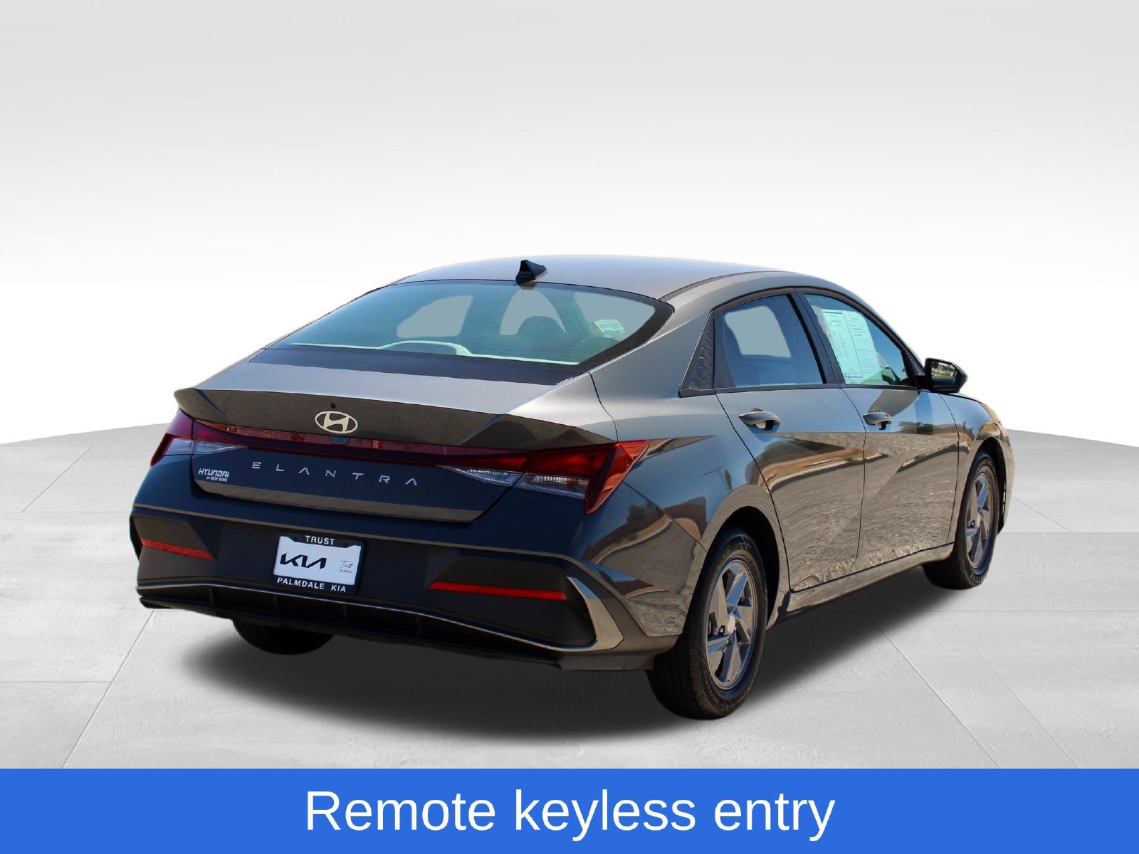 Used 2025 Hyundai Elantra SE FWD image 7