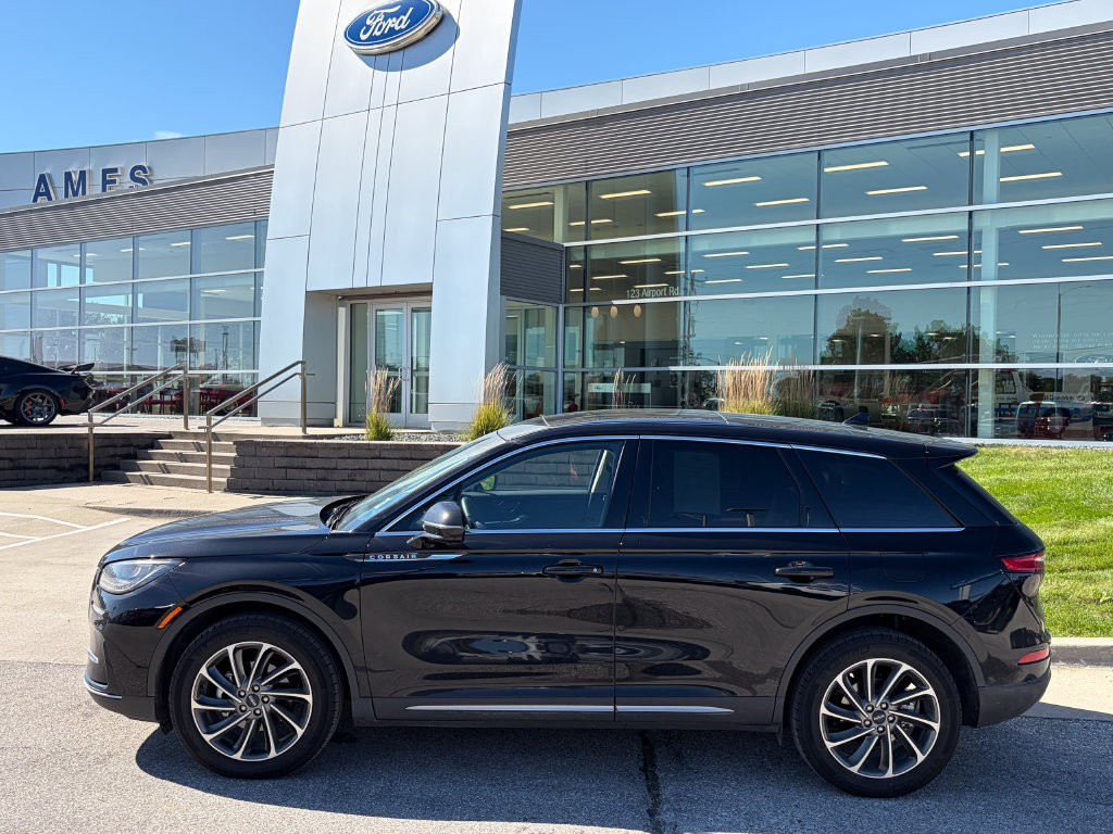 Certified 2023 Lincoln Corsair AWD w/ Equipment Group 102A image 3