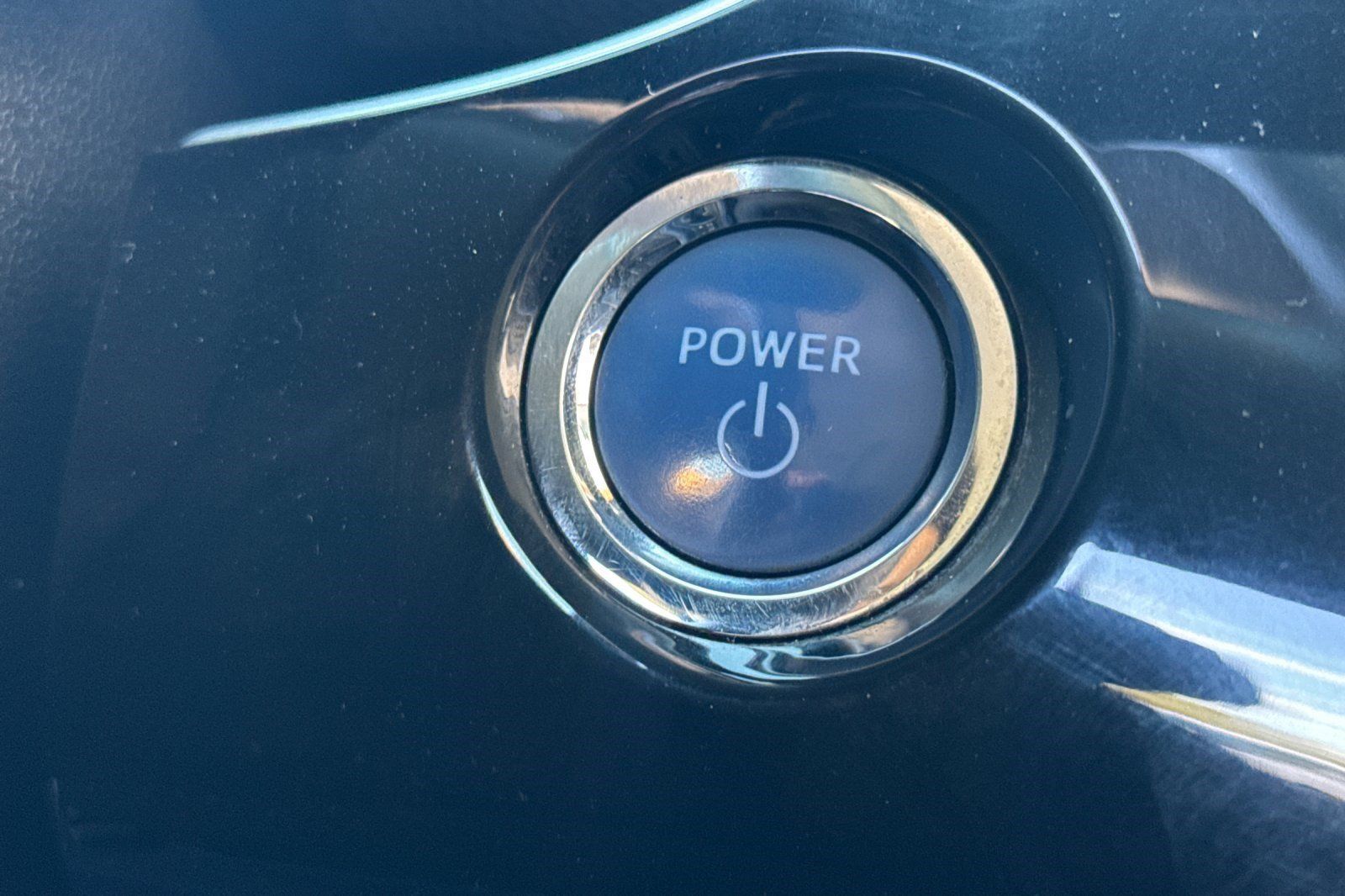Used 2019 Toyota Prius L Eco FWD image 16