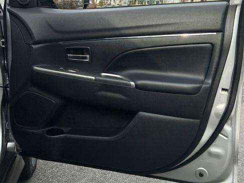 Used 2024 Mitsubishi Outlander Sport SE image 9