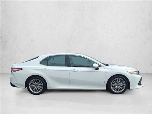 Used 2018 Toyota Camry XLE image 4