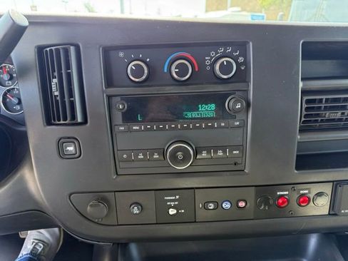Used 2015 Chevrolet Express 2500 RWD image 14