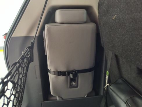 Used 2024 Toyota Sienna XLE FWD image 38