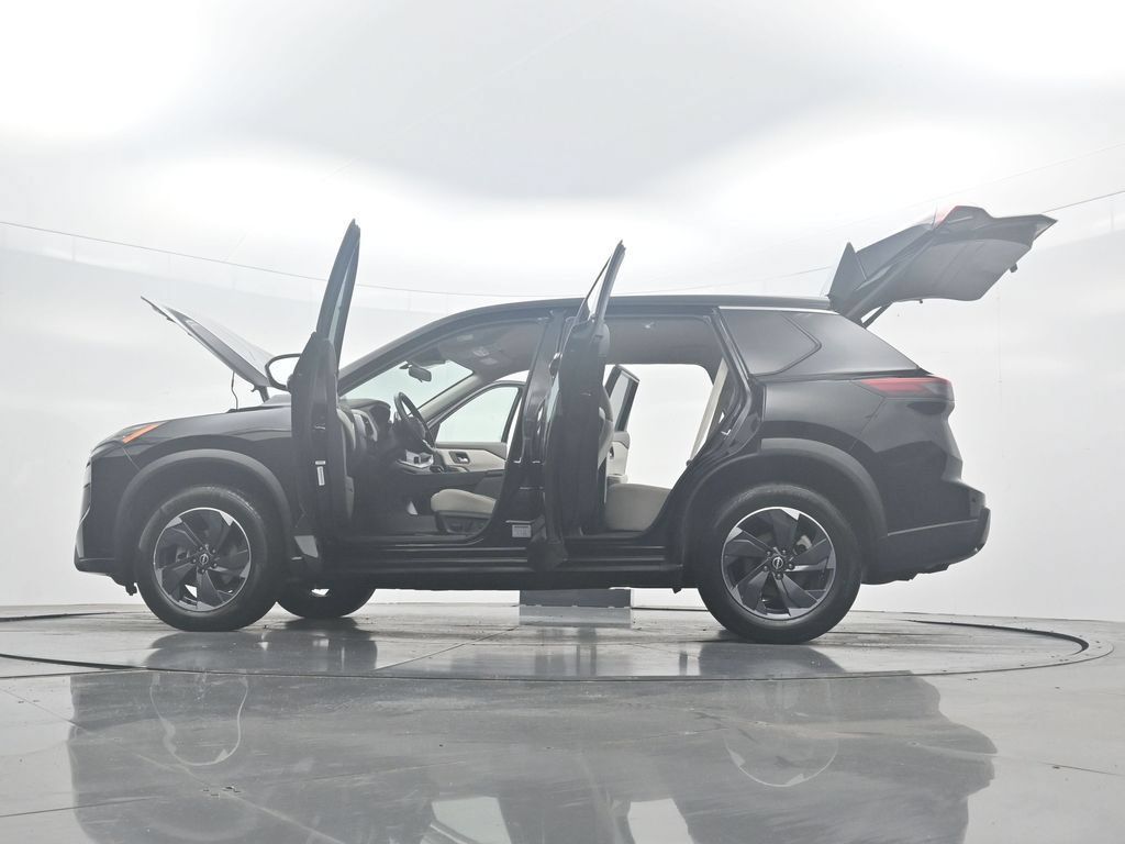 Used 2025 Nissan Rogue SV FWD image 44